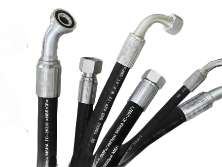 Alt Text: 耐用胶管 - 景县兰娟橡塑，适应复杂工作环境，保证流体传输安全。